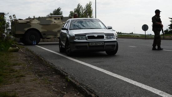 Khutor Shirokiy checkpoint in Donetsk