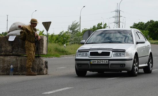 Khutor Shirokiy checkpoint in Donetsk