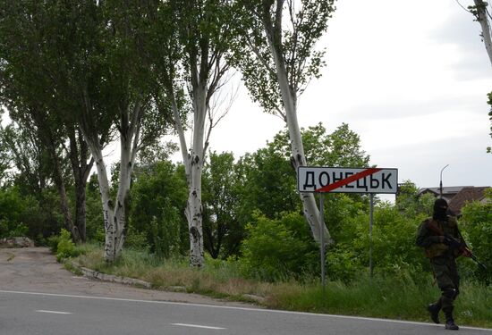 Khutor Shirokiy checkpoint in Donetsk