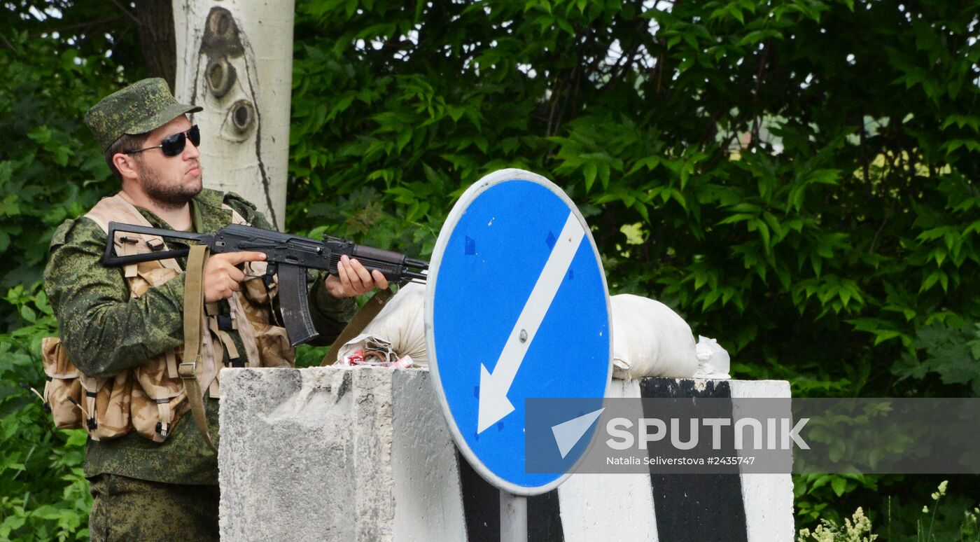 Khutor Shirokiy checkpoint in Donetsk