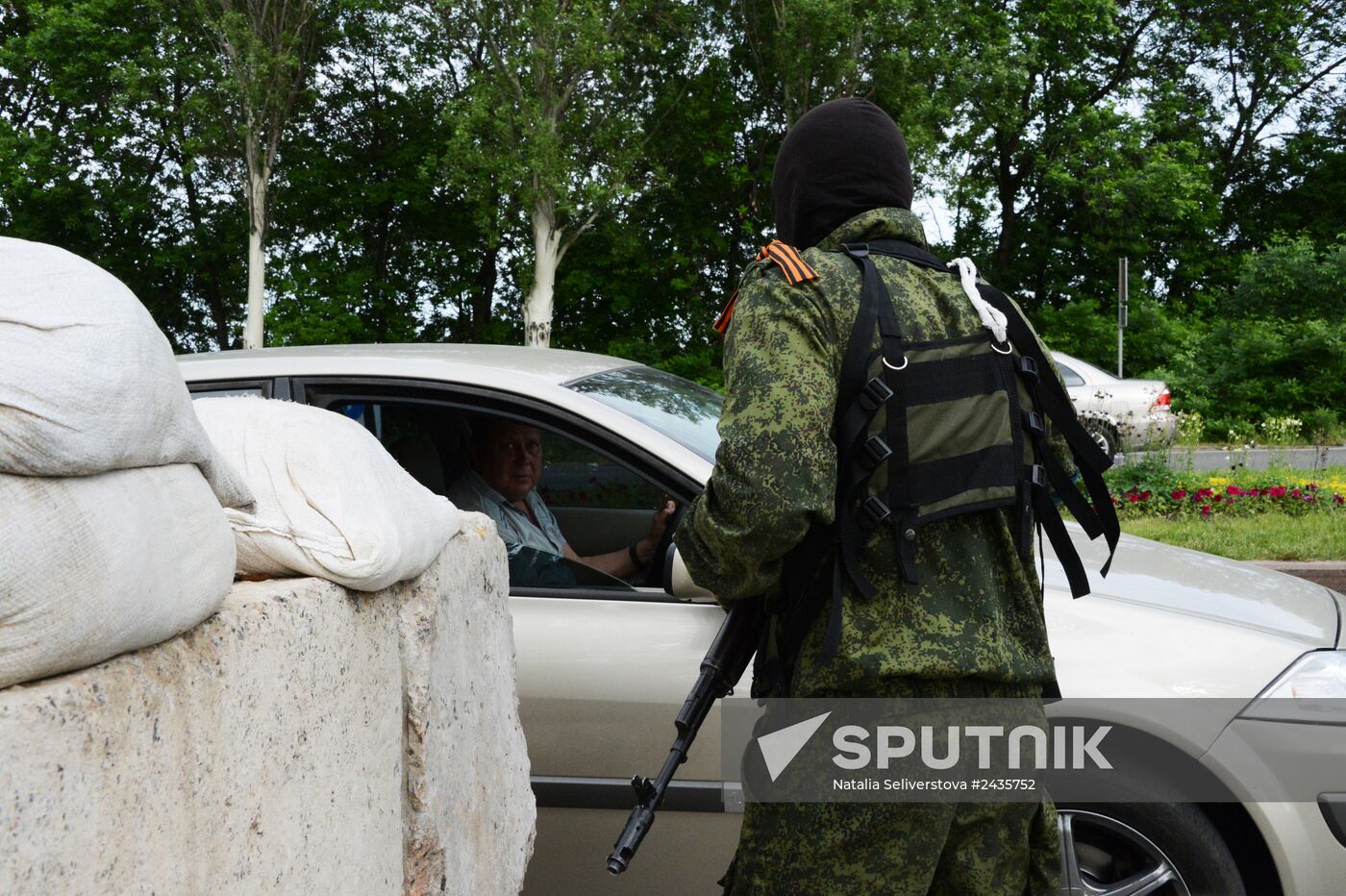 Khutor Shirokiy checkpoint in Donetsk