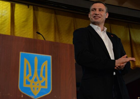 Vitaly Klitschko visits a national guard unit