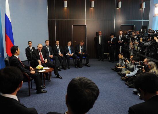 Vladimir Putin attends St. Petersburg International Economic Forum