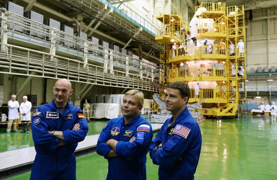Soyuz rocket with Soyuz TMA-13M atop prepared for launch