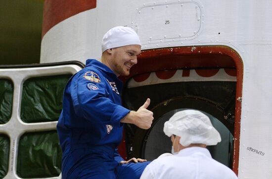 Preparations for launch of Soyuz TMA-13M spacecraft