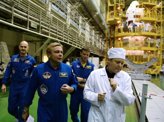 Preparations for launch of Soyuz TMA-13M spacecraft