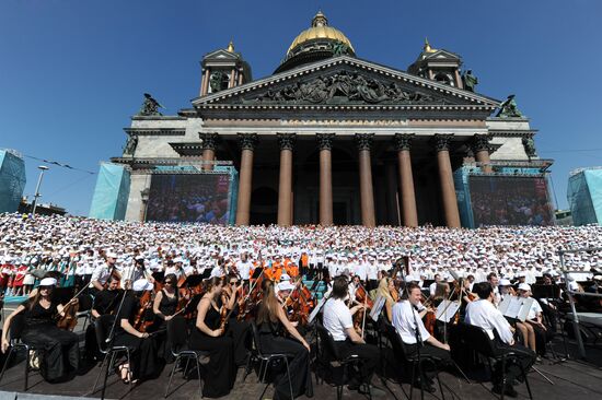 Vladimir Putin attends concert at St. Isaac's in St. Petersburg