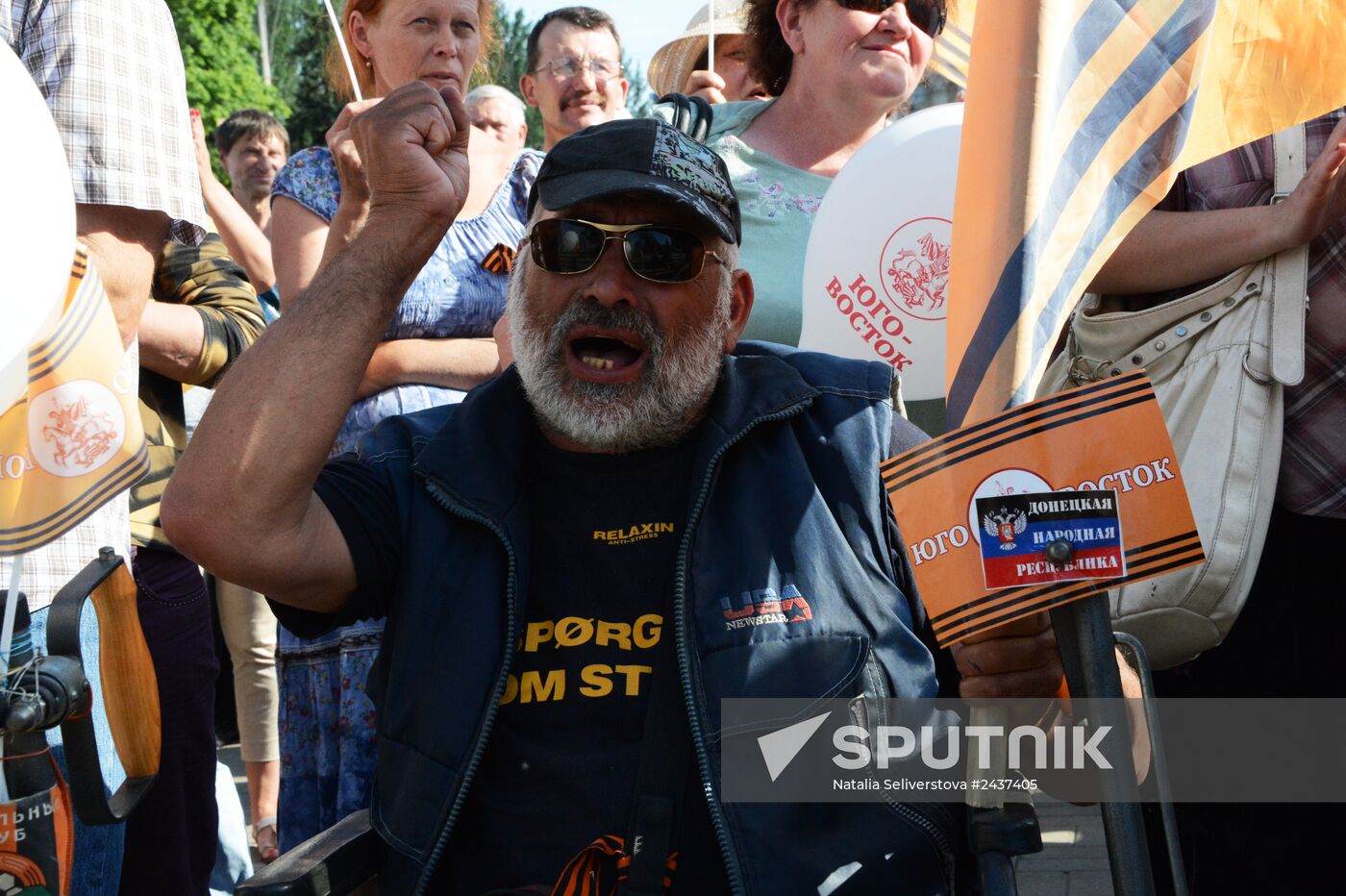 Rally in support of Donetsk People's Republic