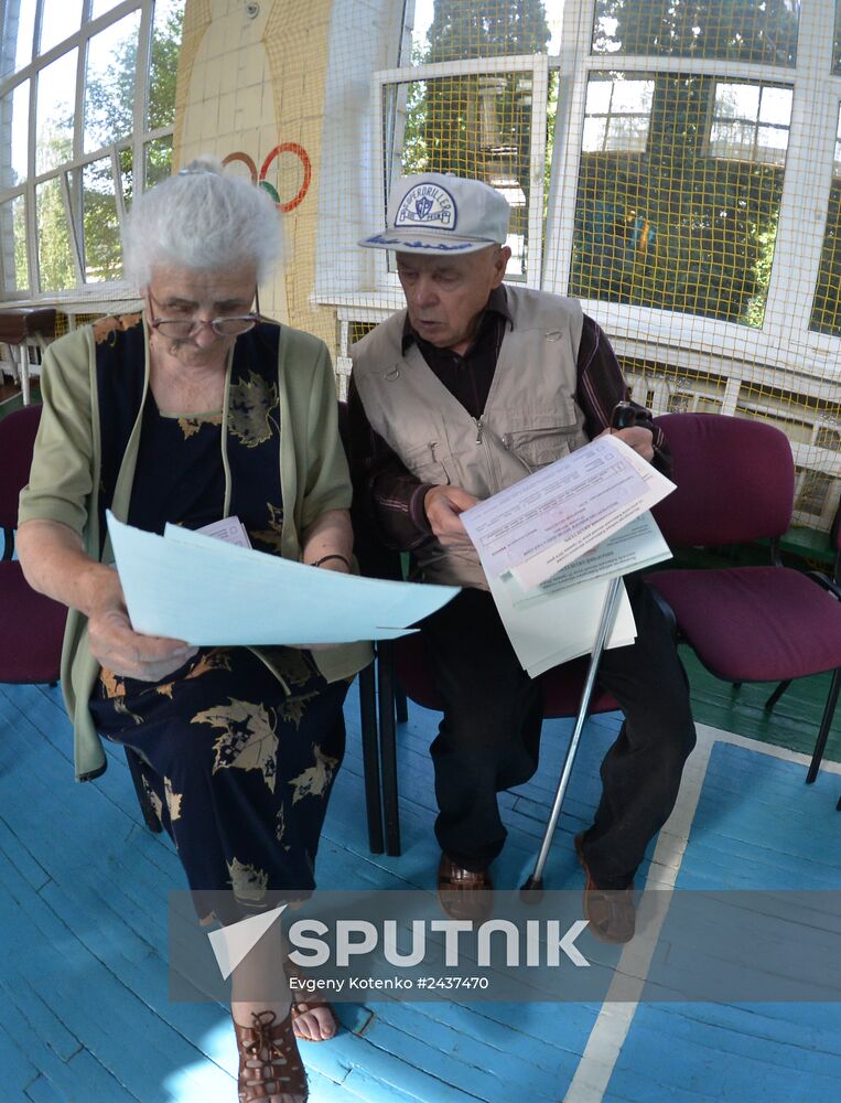 Ukraine votes in early presidential election