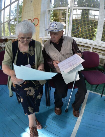 Ukraine votes in early presidential election
