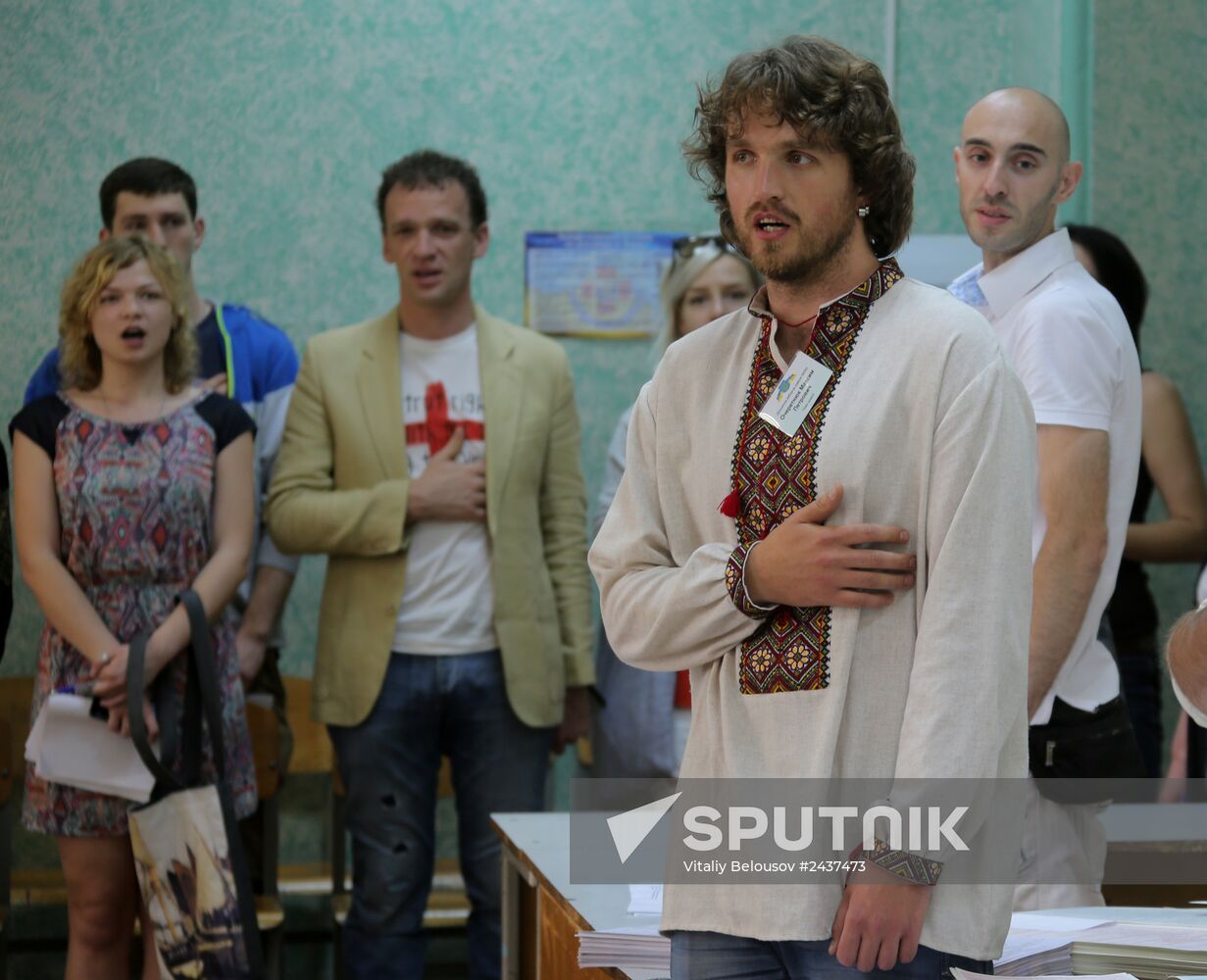 Ukraine votes in early presidential election