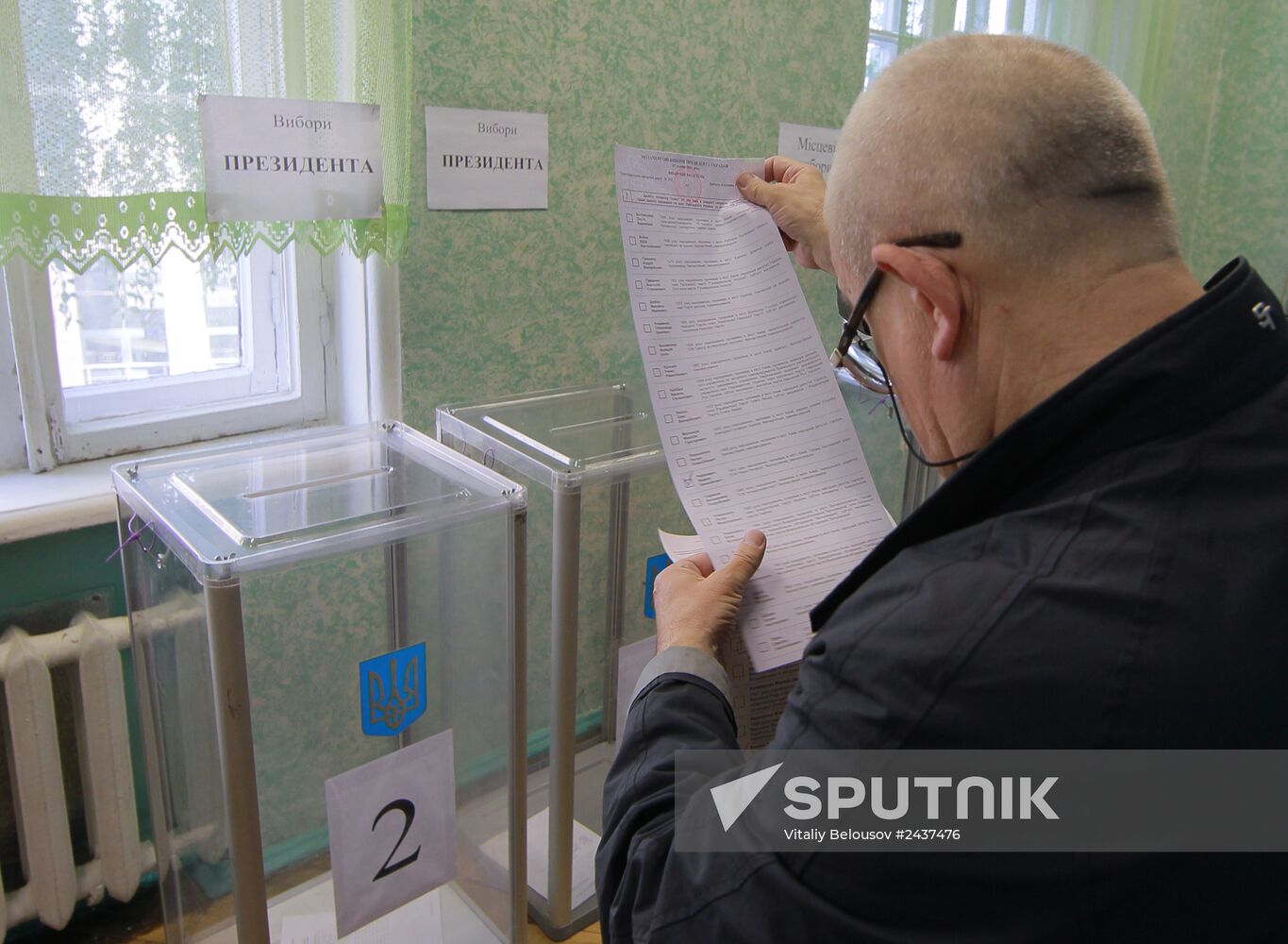 Ukraine votes in early presidential election