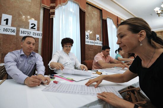 Ukraine's extraordinary presidential election in Russia