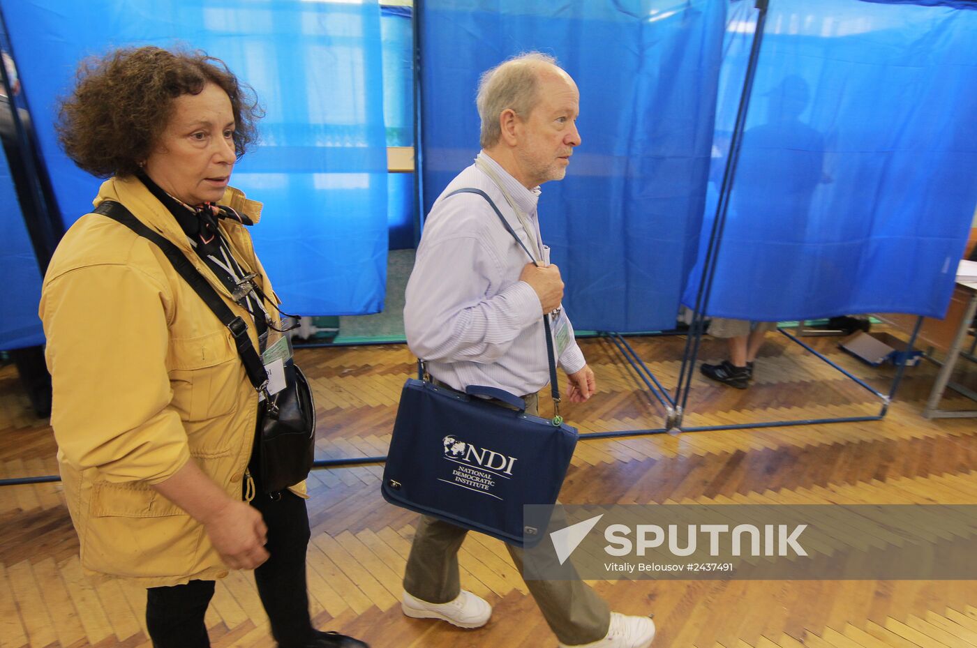 Ukraine votes in early presidential election