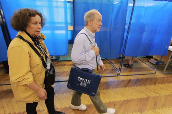 Ukraine votes in early presidential election