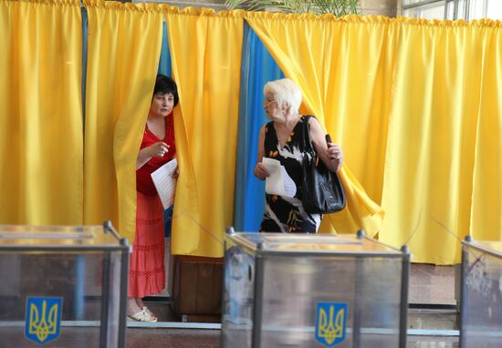 Ukraine's extraordinary presidential election in the regions