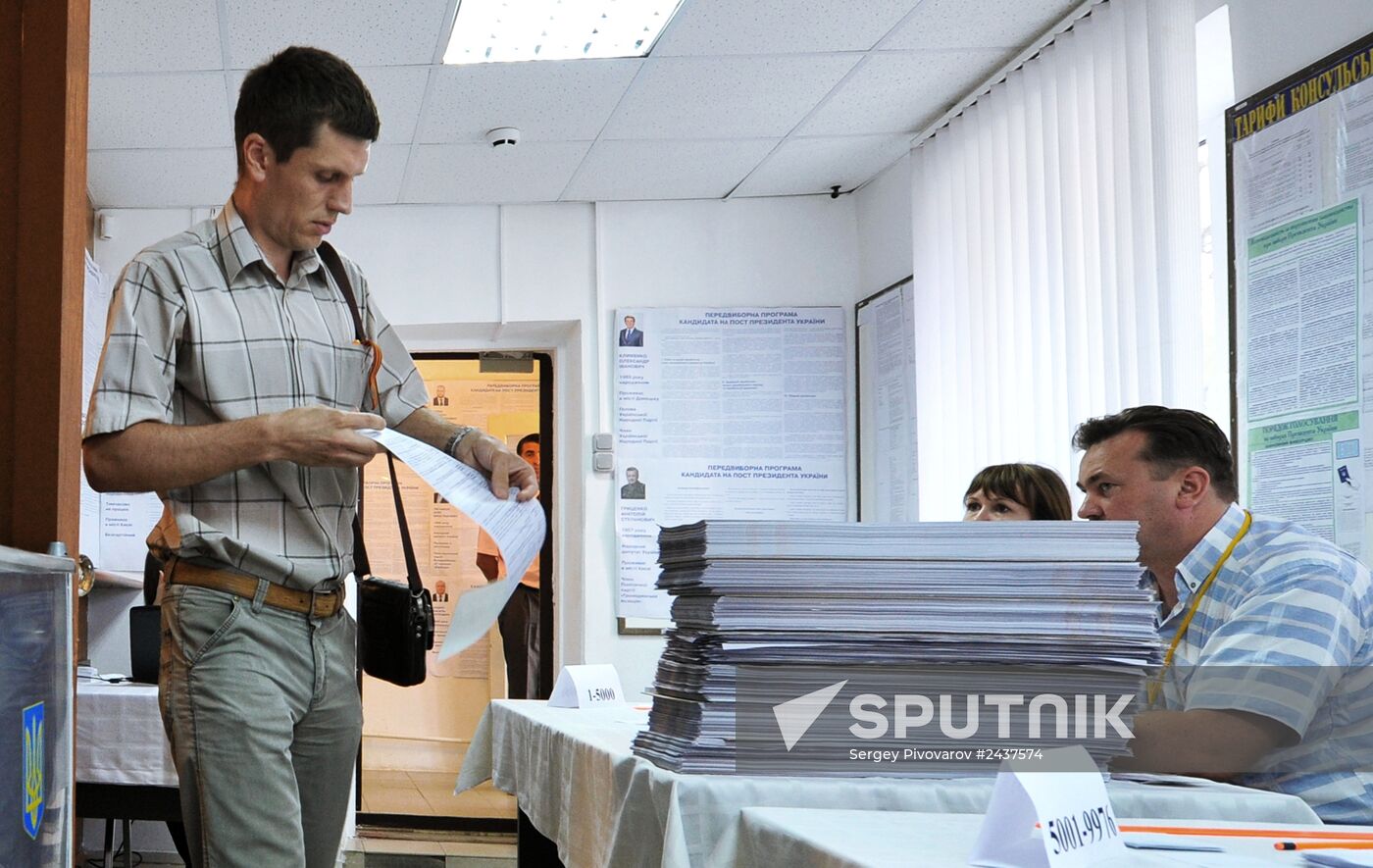 Ukraine's extraordinary presidential election in Russia