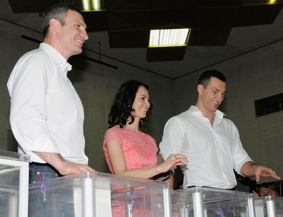 Ukraine votes in early presidential election