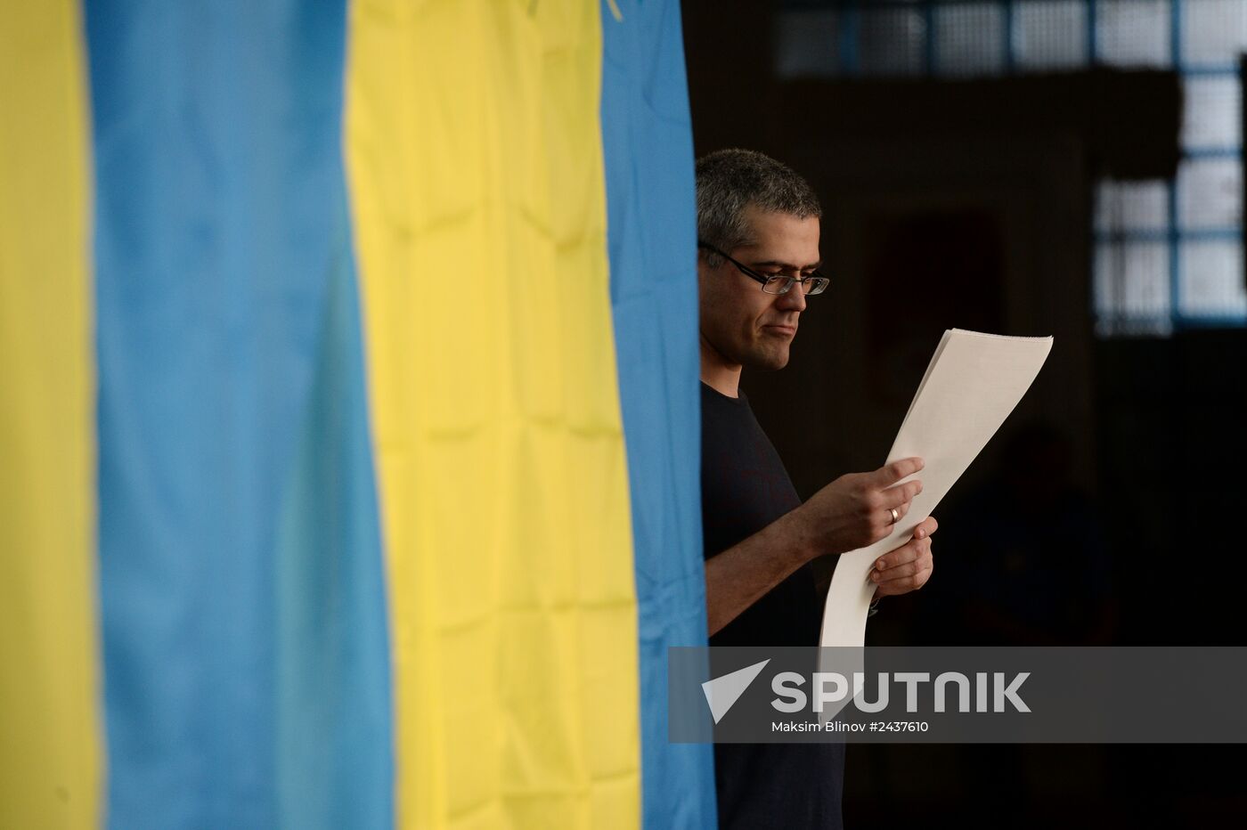 Ukraine votes in early presidential election