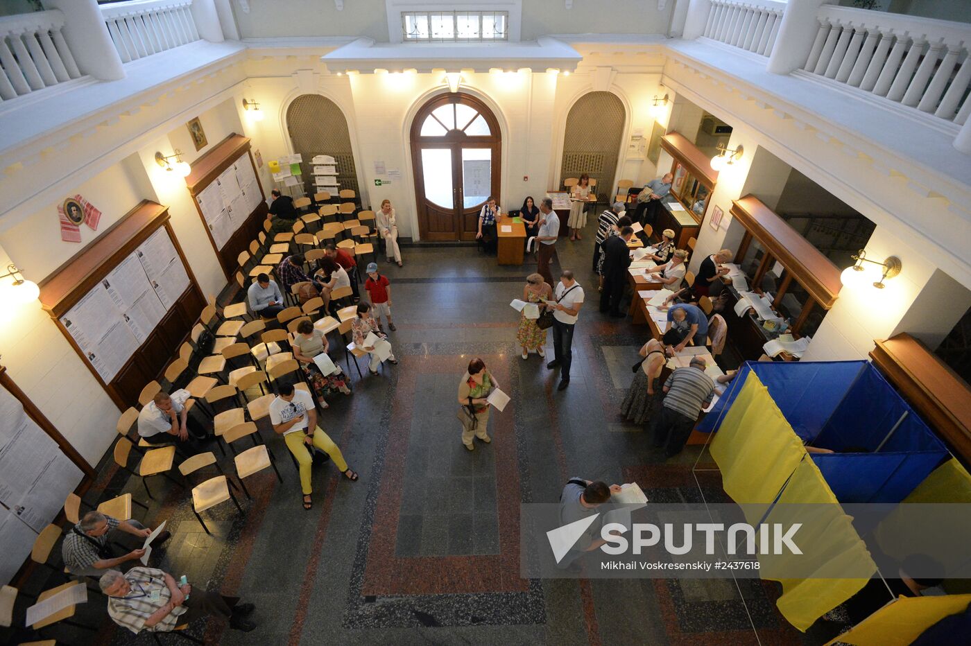 Ukraine votes in early presidential election