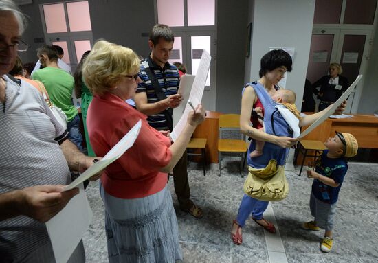 Ukraine votes in early presidential election