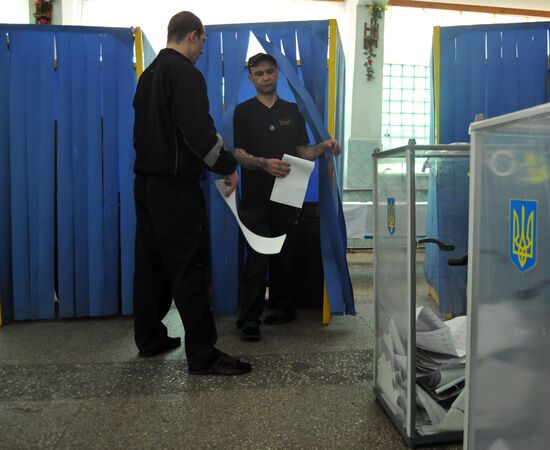 Ukraine's extraordinary presidential election