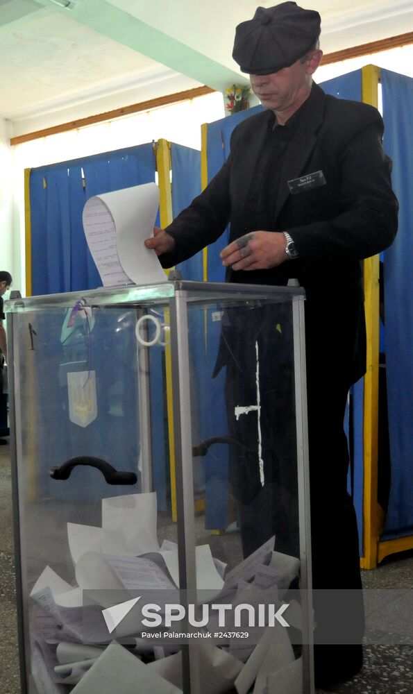 Ukraine's extraordinary presidential election