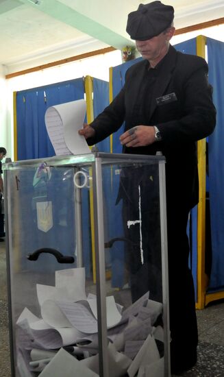 Ukraine's extraordinary presidential election