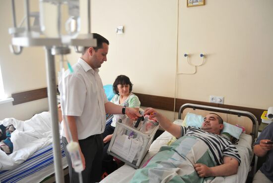 Regions vote in Ukrainian early presidential election