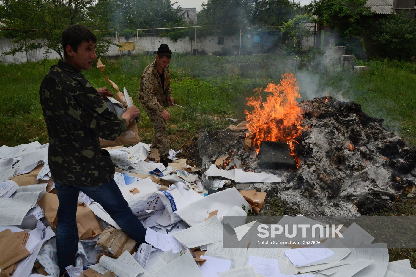 Members of the Donbass People's Militia put ballots, protocols and presidential election campaign materials for burning on the territory of the Donetsk Region's department of the Ukrainian Directorate for Combating Organized Crime on the day of the Ukrainian presidential election. Location: Ukraine, Donetsk region, . Author: Natalia Seliverstova/Sputnik. Makeyevka update