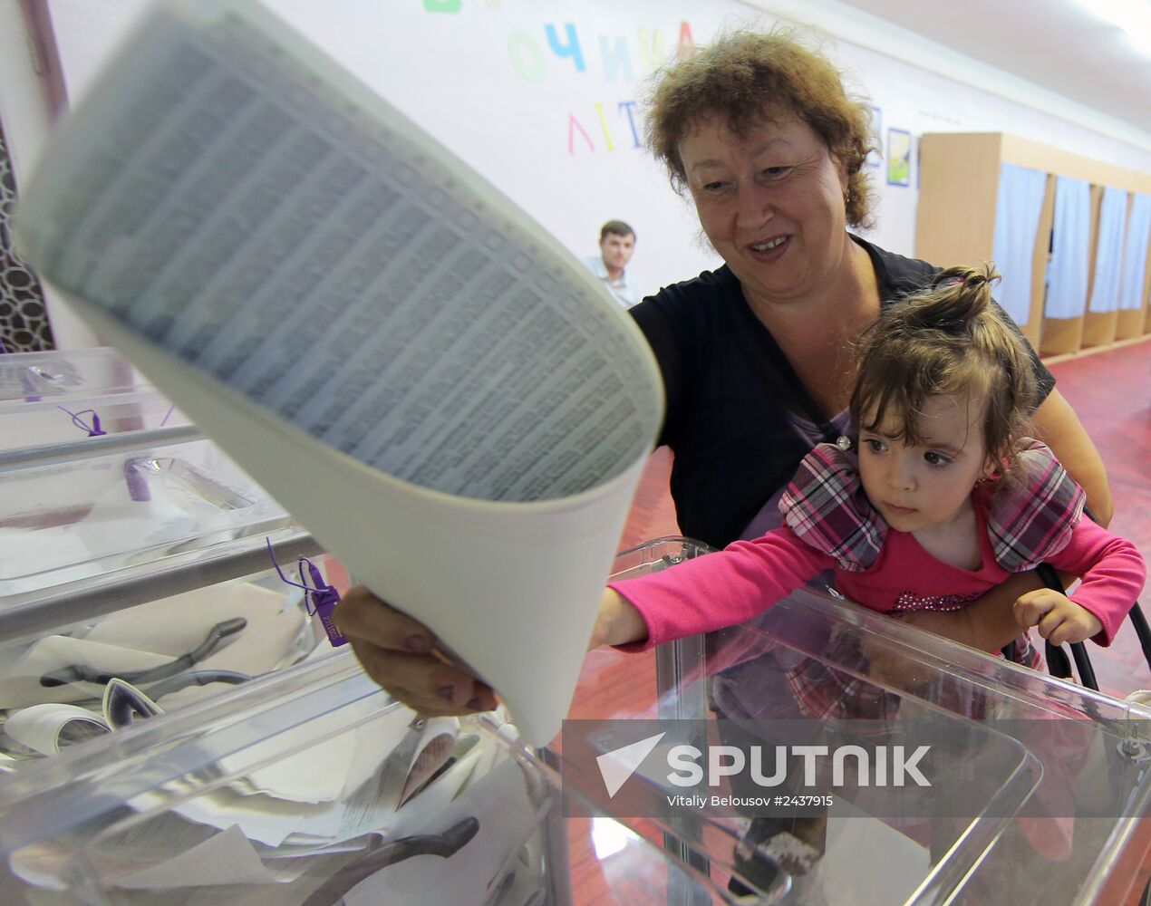 Ukraine votes in early presidential election