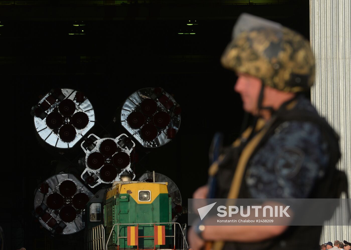 Soyuz-FG rocket with Soyuz TMA-13M spacecraft moved to Baikonur launch pad