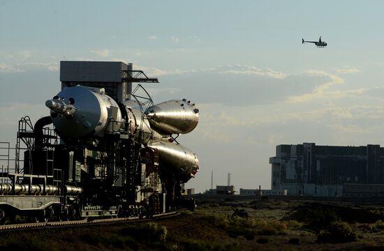 Soyuz-FG rocket with Soyuz TMA-13M spacecraft moved to Baikonur launch pad
