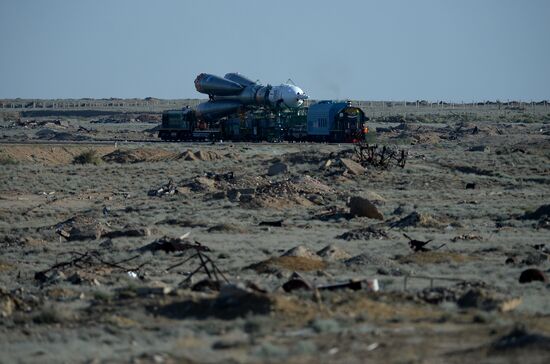 Soyuz-FG rocket with Soyuz TMA-13M spacecraft moved to Baikonur launch pad