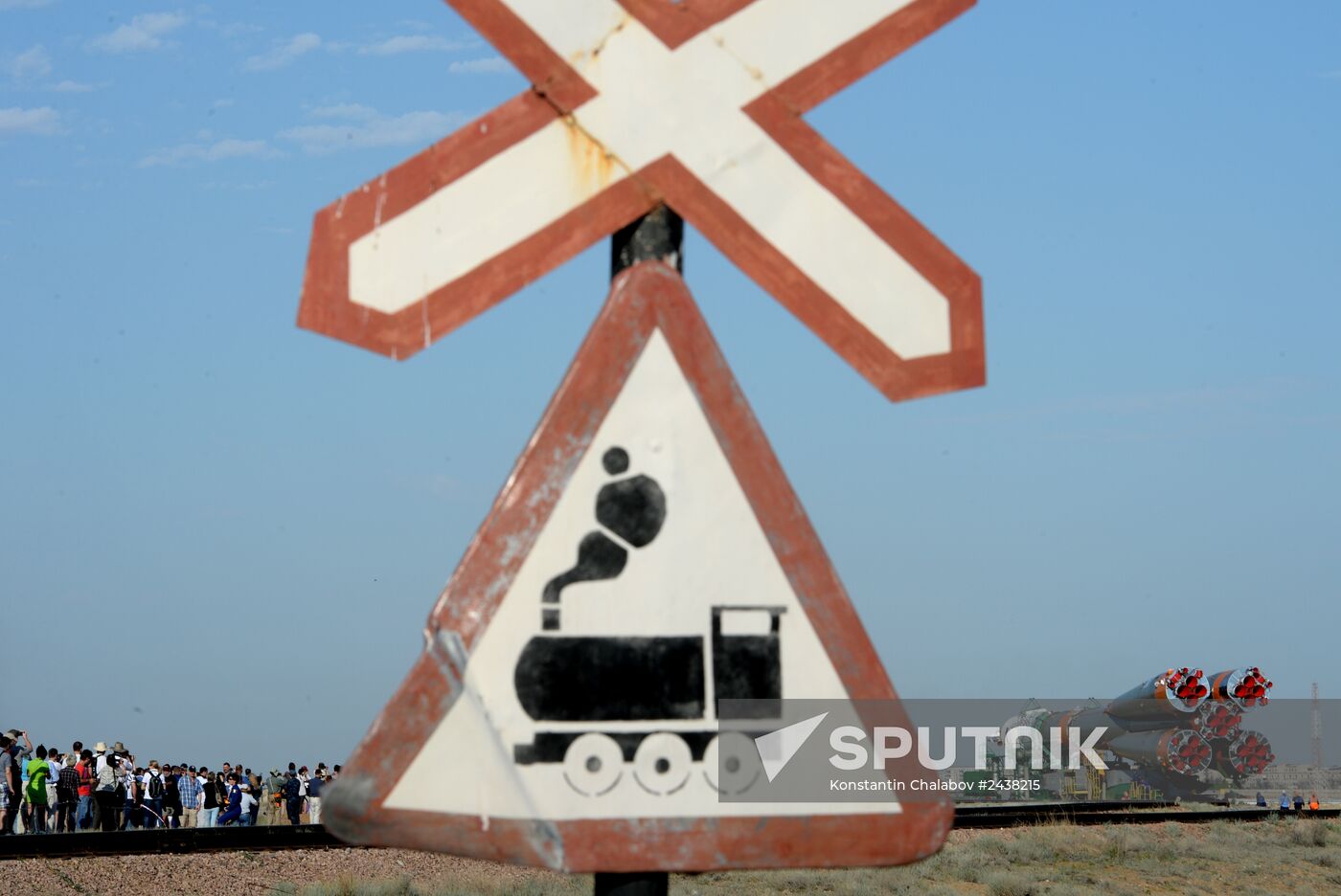 Soyuz-FG rocket with Soyuz TMA-13M spacecraft moved to Baikonur launch pad