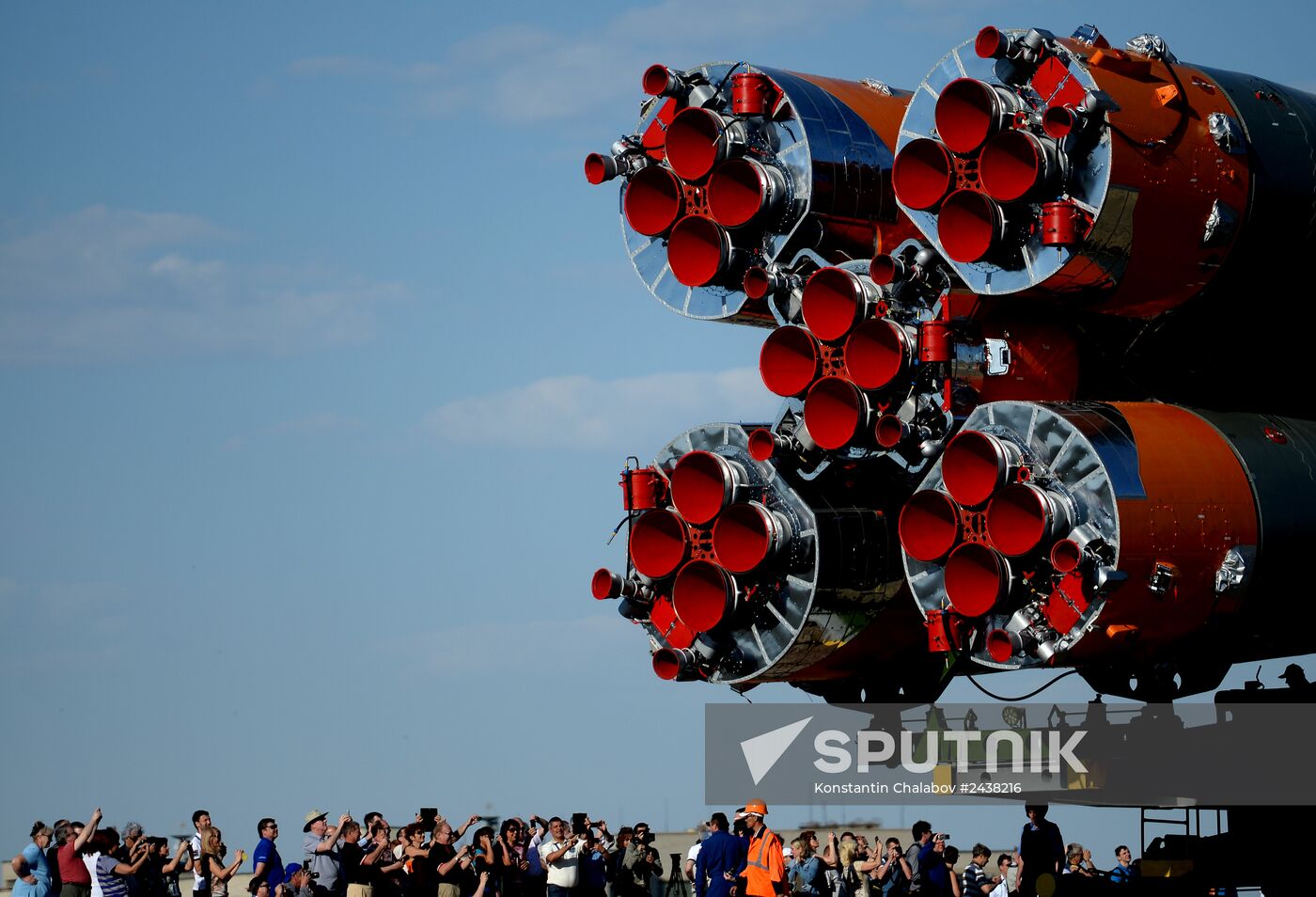 Soyuz-FG rocket with Soyuz TMA-13M spacecraft moved to Baikonur launch pad