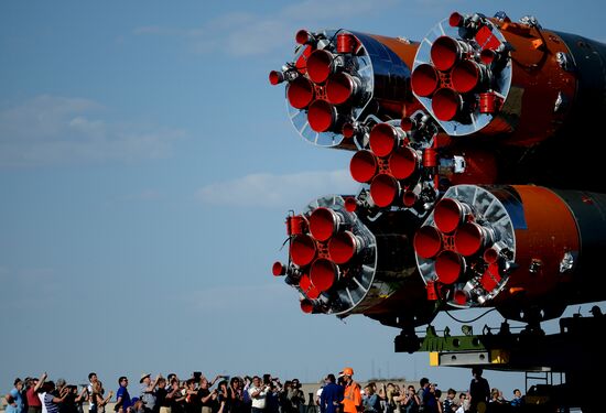 Soyuz-FG rocket with Soyuz TMA-13M spacecraft moved to Baikonur launch pad