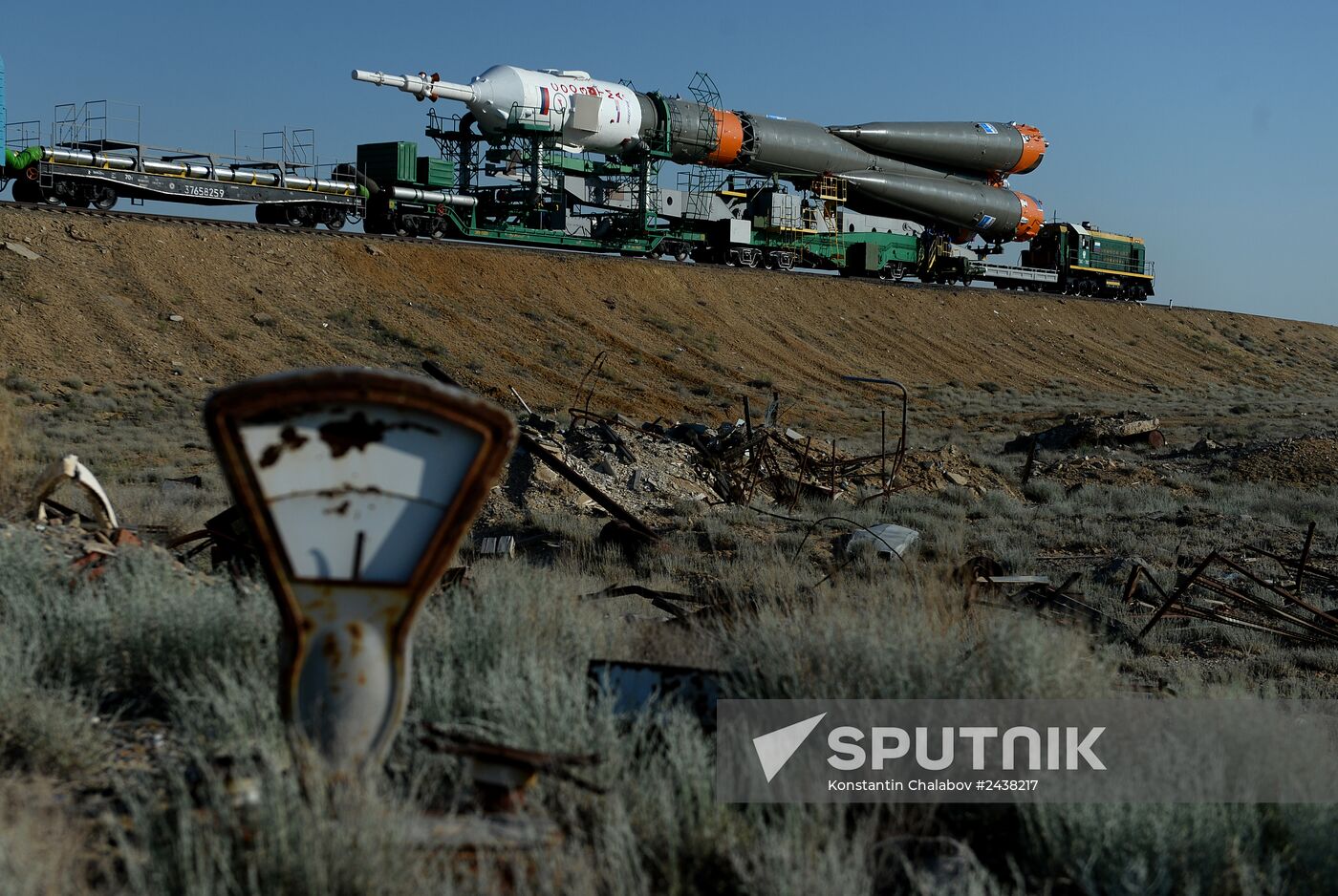 Soyuz-FG rocket with Soyuz TMA-13M spacecraft moved to Baikonur launch pad