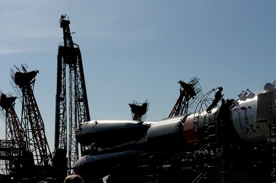 Soyuz-FG rocket with Soyuz TMA-13M spacecraft moved to Baikonur launch pad