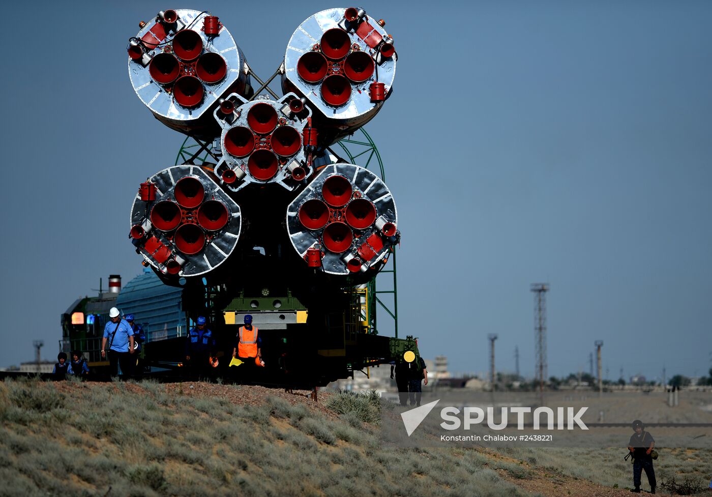 Soyuz-FG rocket with Soyuz TMA-13M spacecraft moved to Baikonur launch pad