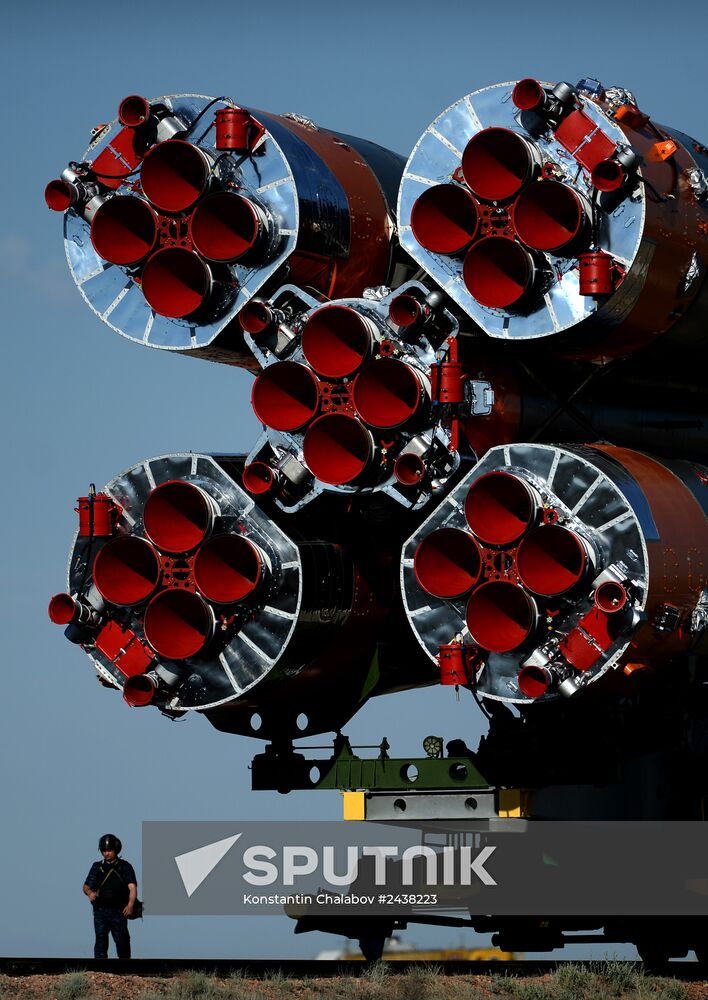 Soyuz-FG rocket with Soyuz TMA-13M spacecraft moved to Baikonur launch pad