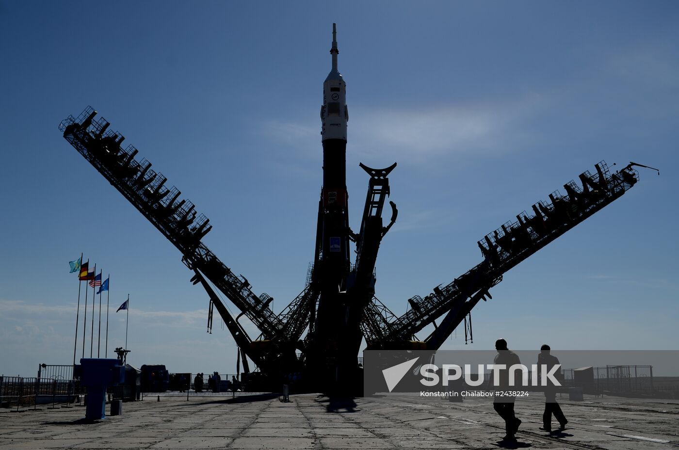 Soyuz-FG rocket with Soyuz TMA-13M spacecraft moved to Baikonur launch pad