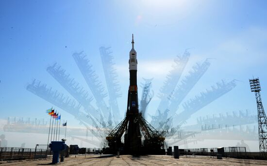 Soyuz-FG rocket with Soyuz TMA-13M spacecraft moved to Baikonur launch pad