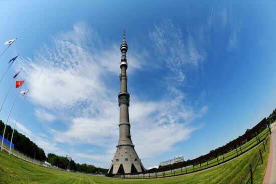 The Up High jugglers' show at the Ostankino television tower