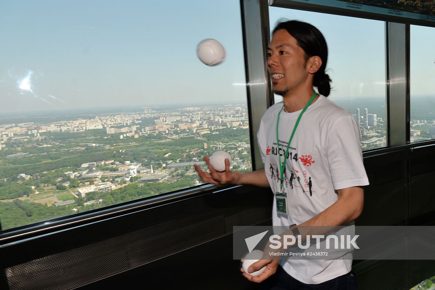 The Up High jugglers' show at the Ostankino television tower