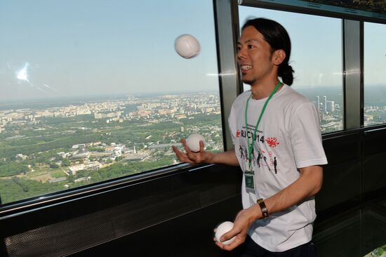 The Up High jugglers' show at the Ostankino television tower