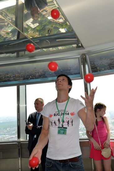 The Up High jugglers' show at the Ostankino television tower