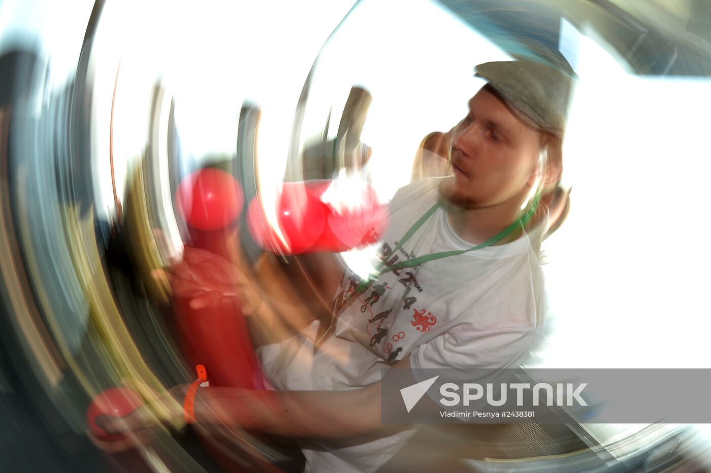 The Up High jugglers' show at the Ostankino television tower