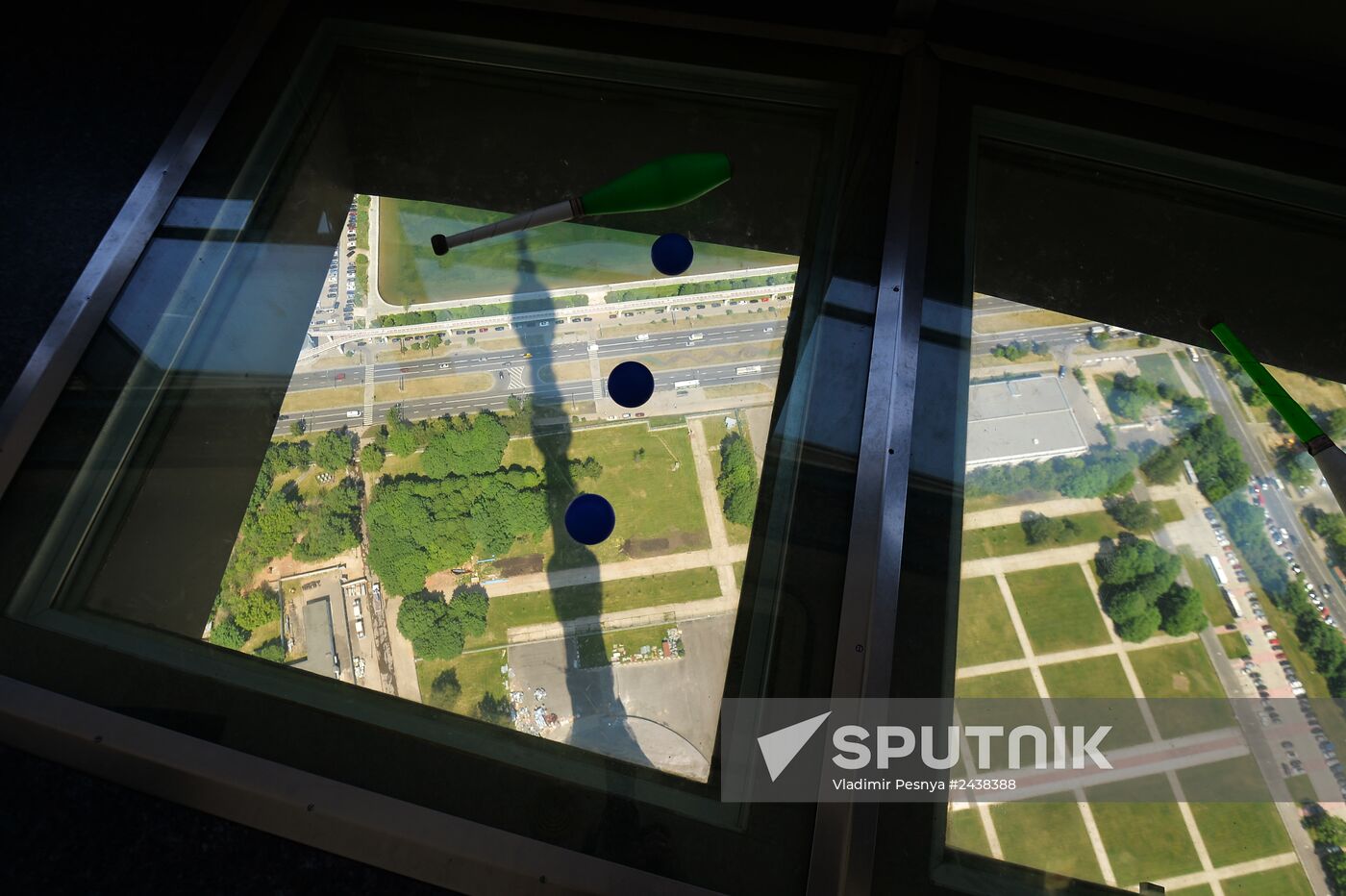 The Up High jugglers' show at the Ostankino television tower