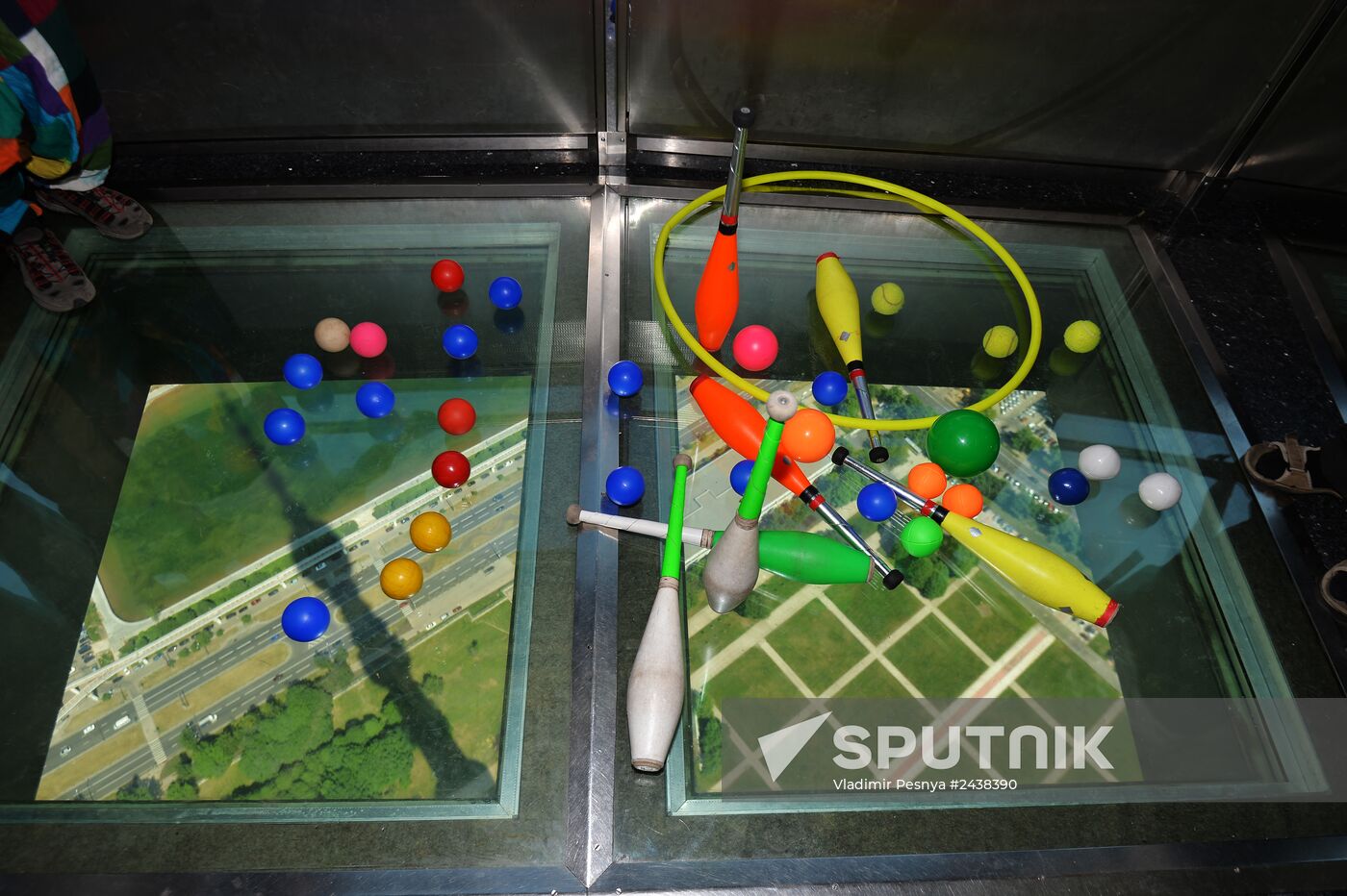 The Up High jugglers' show at the Ostankino television tower